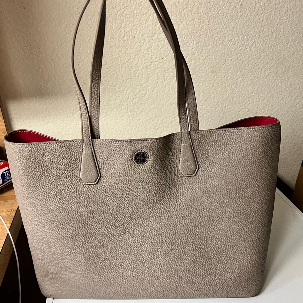 Tory Burch Perry Tote in French Grey